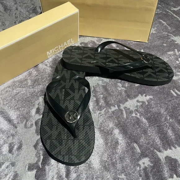 Michael Kors Jet Set Print Flip Flops Black MK Logo Sandals Size 9M - Picture 3 of 9